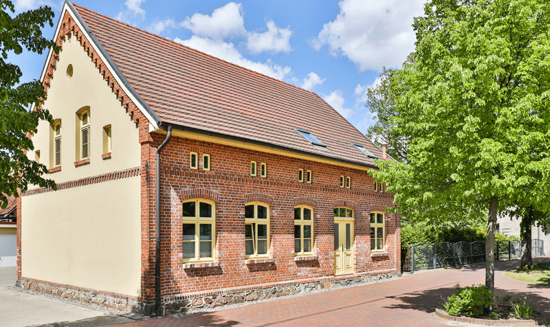 Backsteinhaus Gelb