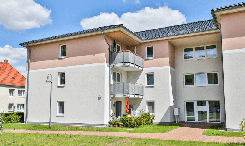 Mehrfamilienhaus Rot