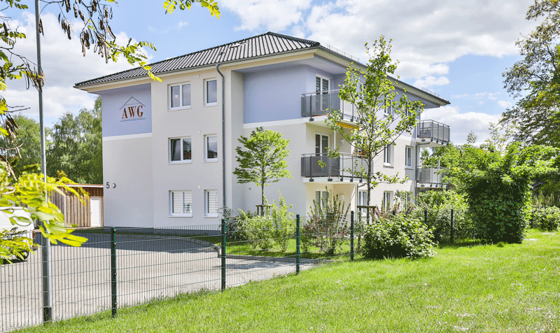 Mehrfamilienhaus Blau